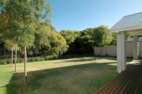 THE SANCTUARY LUXURY HOLIDAY HOME - Australian Directory 30