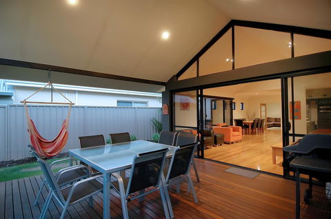 THE SANCTUARY LUXURY HOLIDAY HOME - Australian Directory 23