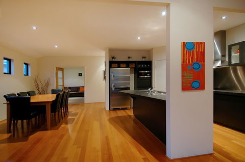 THE SANCTUARY LUXURY HOLIDAY HOME - Australian Directory 14