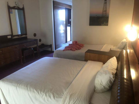 Kambalda Hotel - Australian Directory 17