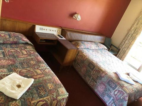 Kambalda Hotel - Australian Directory 9