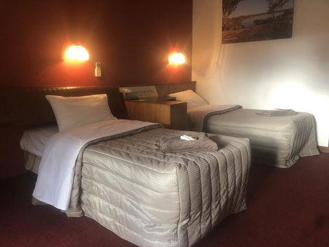 Kambalda Hotel - Australian Directory 36