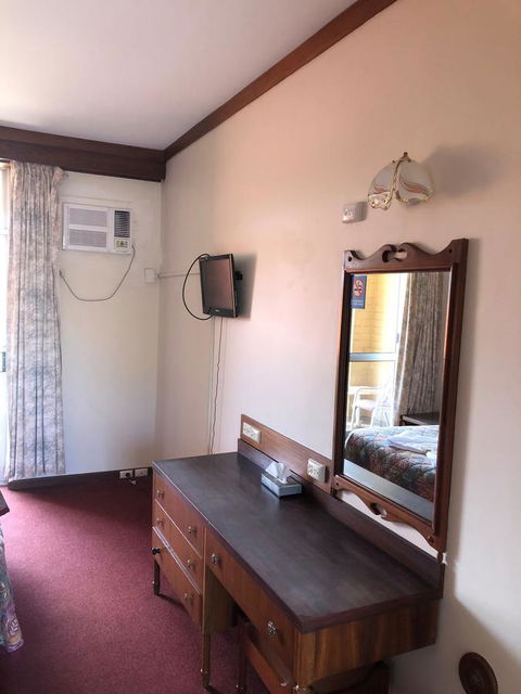 Kambalda Hotel - Australian Directory 10
