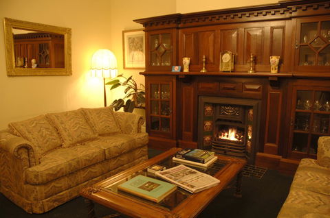 Clifton Motel & Grittleton Lodge - Australian Directory 15
