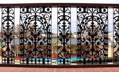 Clifton Motel & Grittleton Lodge - Australian Directory 5
