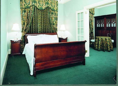 Clifton Motel & Grittleton Lodge - Australian Directory 2
