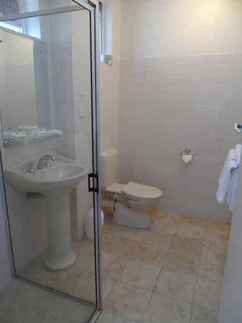Clifton Motel & Grittleton Lodge - Australian Directory 24