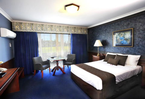 Clifton Motel & Grittleton Lodge - Australian Directory 33
