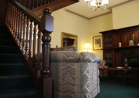 Clifton Motel & Grittleton Lodge - Australian Directory 4