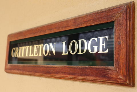 Clifton Motel & Grittleton Lodge - Australian Directory 3