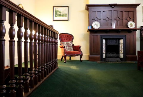 Clifton Motel & Grittleton Lodge - Australian Directory 7