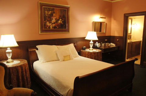 Clifton Motel & Grittleton Lodge - Australian Directory 13