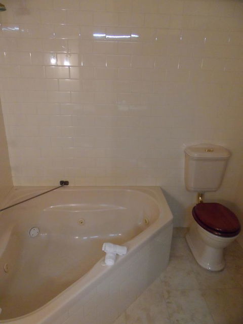 Clifton Motel & Grittleton Lodge - Australian Directory 32