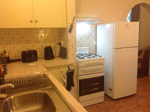 Clifton Motel & Grittleton Lodge - Australian Directory 34