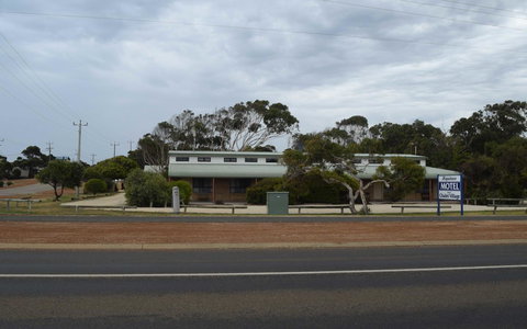 Hopetoun Motel & Chalet Village - Australian Directory 18