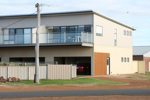 Hopetoun Motel & Chalet Village - Australian Directory 21