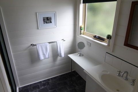 Burgess Cottage - Australian Directory 7