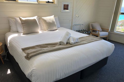 Burgess Cottage - Australian Directory 6