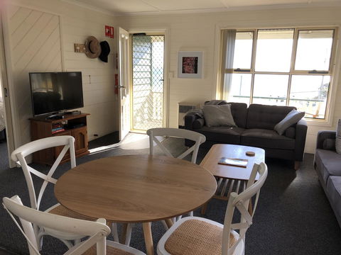 Burgess Cottage - Australian Directory 5