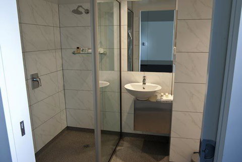 Brighton Hotel Motel - Australian Directory 12