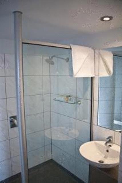 Brighton Hotel Motel - Australian Directory 13