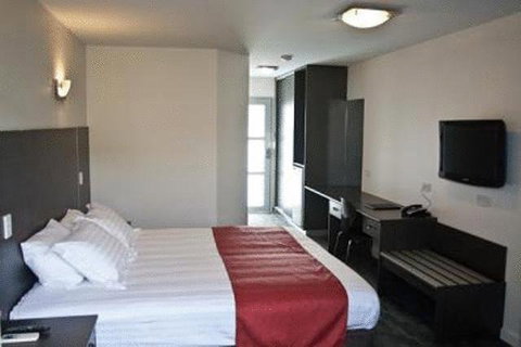 Brighton Hotel Motel - Australian Directory 10