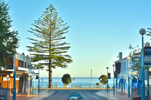Beachfront Voyager Motor Inn - Australian Directory 13