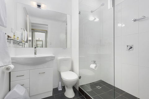 Beachfront Voyager Motor Inn - Australian Directory 11