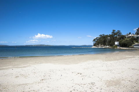 On The Beach Waterfront Apartment - Australian Directory 16