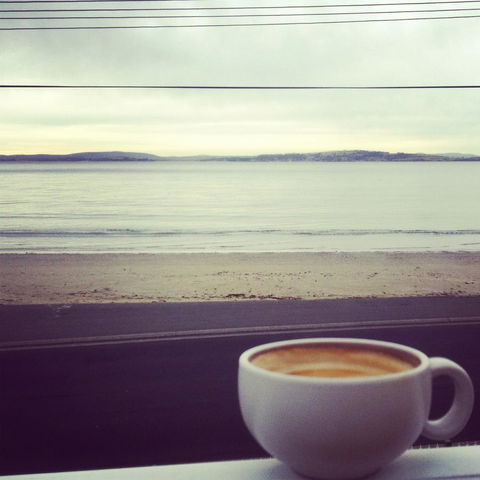 On The Beach Waterfront Apartment - Australian Directory 8