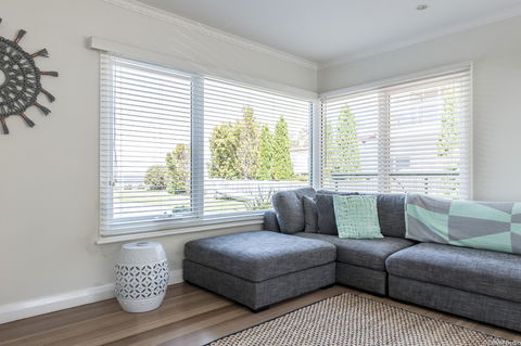 On The Beach Waterfront Apartment - Australian Directory 2