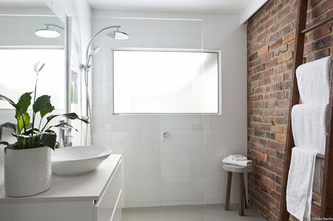 On The Beach Waterfront Apartment - Australian Directory 5