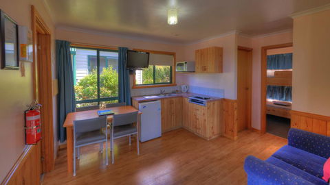 Bicheno Cabin Park - Australian Directory 36