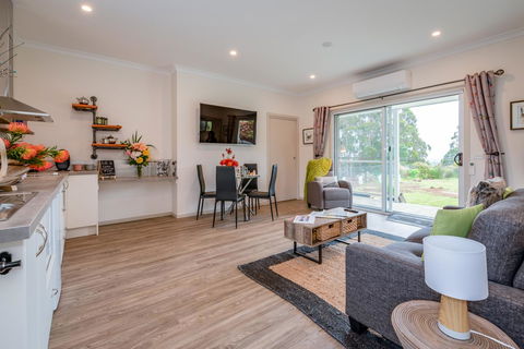 Erriba House - Australian Directory 6