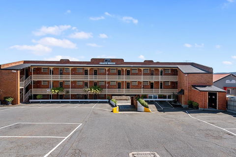 Coach House Launceston - Australian Directory 1