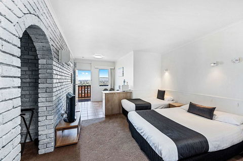 Coach House Launceston - Australian Directory 13