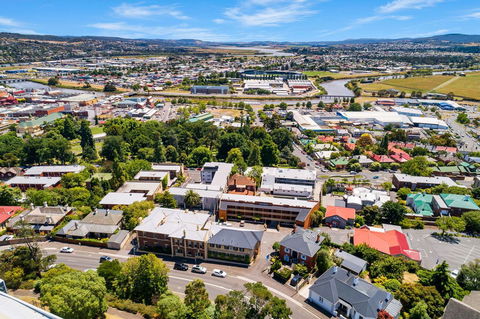 Coach House Launceston - Australian Directory 28