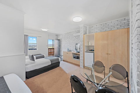 Coach House Launceston - Australian Directory 9