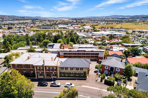 Coach House Launceston - Australian Directory 30