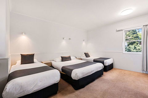 Coach House Launceston - Australian Directory 14