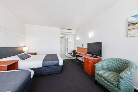 Coach House Launceston - Australian Directory 6