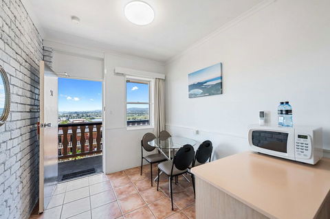 Coach House Launceston - Australian Directory 11