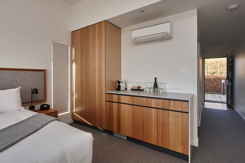 Rosevears Hotel - Australian Directory 18
