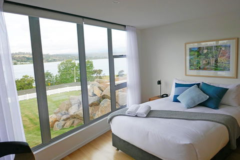 Rosevears Hotel - Australian Directory 6