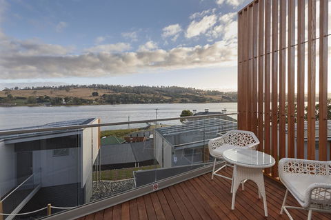 Rosevears Hotel - Australian Directory 14