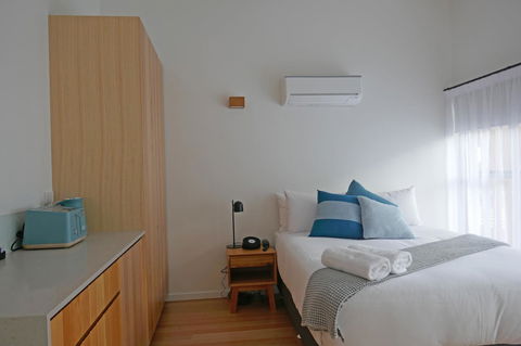 Rosevears Hotel - Australian Directory 4