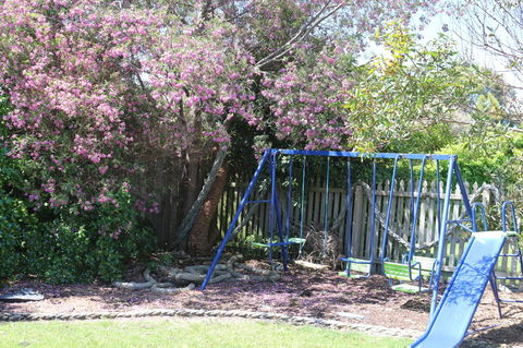 Sisters Beach Paradise - Australian Directory 2