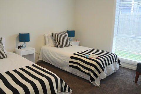 Sisters Beach Paradise - Australian Directory 8
