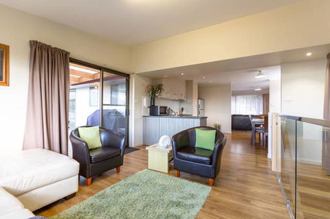 Mirramar House - Australian Directory 3