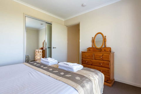 Mirramar House - Australian Directory 14